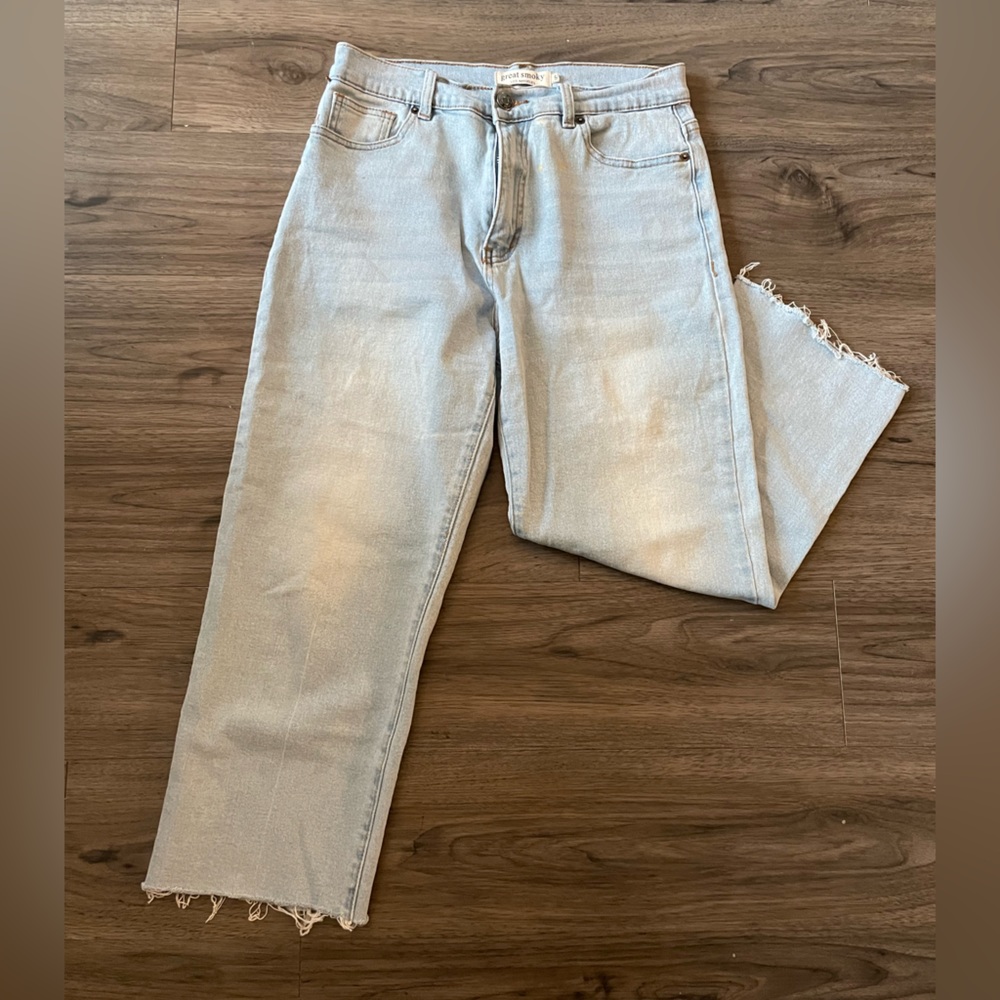 Light wash mom jean